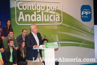 Rajoy da un mitin en el Auditorio de Roquetas de Mar para dar su apoyo a Juanma Moreno. Fotos: Fran Muñoz