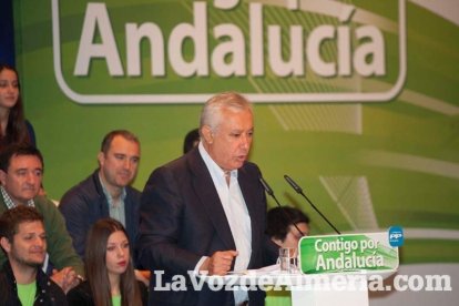 Rajoy da un mitin en el Auditorio de Roquetas de Mar para dar su apoyo a Juanma Moreno. Fotos: Fran Muñoz