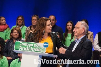 Rajoy da un mitin en el Auditorio de Roquetas de Mar para dar su apoyo a Juanma Moreno. Fotos: Fran Muñoz