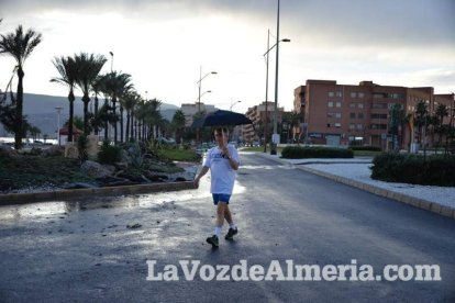 Fuerte tomba de agua caída en Almería.