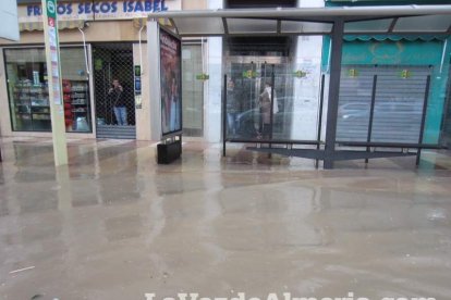 Fuerte tomba de agua caída en Almería.