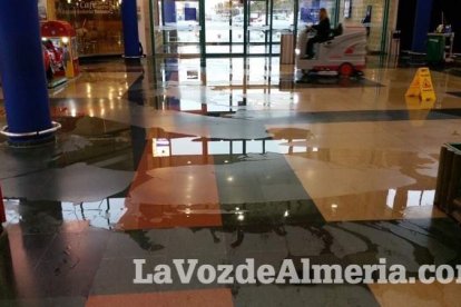 Fuerte tomba de agua caída en Almería.