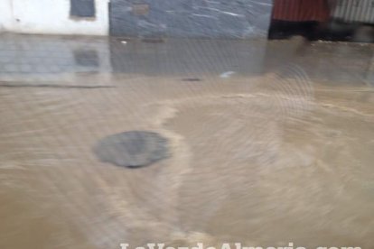 Fuerte tomba de agua caída en Almería.