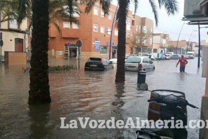Fuerte tomba de agua caída en Almería.