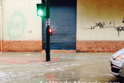 Fuerte tomba de agua caída en Almería.