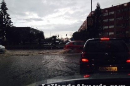 Fuerte tomba de agua caída en Almería.