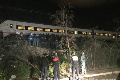El tren procedente de Sevilla descarrila en el Sector 20 de Almería capital.