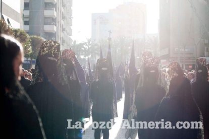 Procesión de la Hermandad de Nuestro Padre Jesús de la Salud y Pasión en su Tercera Caída y María Santísima de los Desamparados en el 