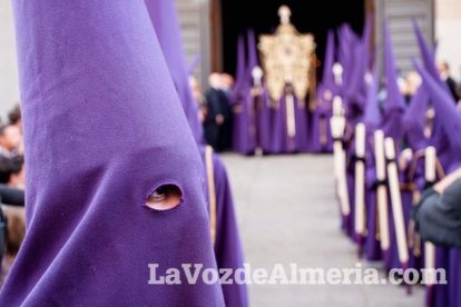 Procesión de la Hermandad de Nuestro Padre Jesús de la Salud y Pasión en su Tercera Caída y María Santísima de los Desamparados en el 