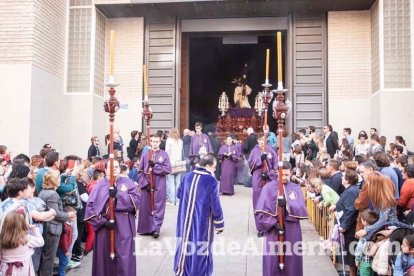 Procesión de la Hermandad de Nuestro Padre Jesús de la Salud y Pasión en su Tercera Caída y María Santísima de los Desamparados en el 