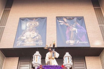 Procesión de la Hermandad de Nuestro Padre Jesús de la Salud y Pasión en su Tercera Caída y María Santísima de los Desamparados en el 
