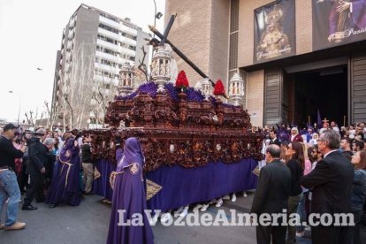 Procesión de la Hermandad de Nuestro Padre Jesús de la Salud y Pasión en su Tercera Caída y María Santísima de los Desamparados en el 