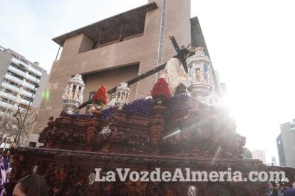 Procesión de la Hermandad de Nuestro Padre Jesús de la Salud y Pasión en su Tercera Caída y María Santísima de los Desamparados en el 