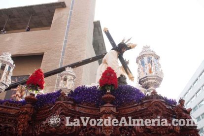 Procesión de la Hermandad de Nuestro Padre Jesús de la Salud y Pasión en su Tercera Caída y María Santísima de los Desamparados en el 