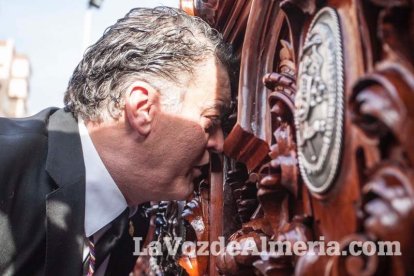 Procesión de la Hermandad de Nuestro Padre Jesús de la Salud y Pasión en su Tercera Caída y María Santísima de los Desamparados en el 