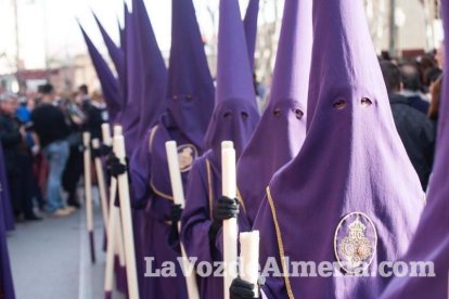 Procesión de la Hermandad de Nuestro Padre Jesús de la Salud y Pasión en su Tercera Caída y María Santísima de los Desamparados en el 