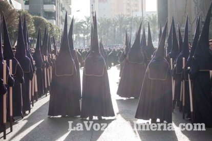 Procesión de la Hermandad de Nuestro Padre Jesús de la Salud y Pasión en su Tercera Caída y María Santísima de los Desamparados en el 