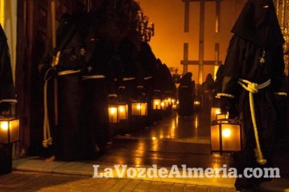 Procesión de la Hermandad Juvenil del Santo Cristo del Perdón Vía-Crucis Penitencial de Silencio. Martes Santo de la Semana Santa de Alme