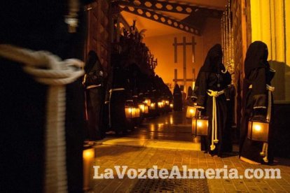 Procesión de la Hermandad Juvenil del Santo Cristo del Perdón Vía-Crucis Penitencial de Silencio. Martes Santo de la Semana Santa de Alme
