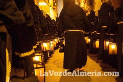Procesión de la Hermandad Juvenil del Santo Cristo del Perdón Vía-Crucis Penitencial de Silencio. Martes Santo de la Semana Santa de Alme