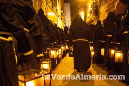 Procesión de la Hermandad Juvenil del Santo Cristo del Perdón Vía-Crucis Penitencial de Silencio. Martes Santo de la Semana Santa de Alme