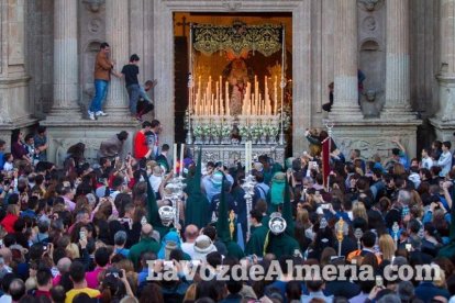 Procesión de la Real e Ilustre Confeccionista y Universitaria Hermandad de Nazarenos de Nuestro Padre Jesús de la Oración en el Huerto y
