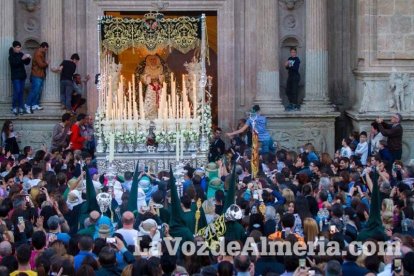 Procesión de la Real e Ilustre Confeccionista y Universitaria Hermandad de Nazarenos de Nuestro Padre Jesús de la Oración en el Huerto y