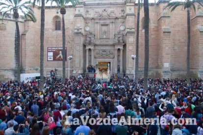 Procesión de la Real e Ilustre Confeccionista y Universitaria Hermandad de Nazarenos de Nuestro Padre Jesús de la Oración en el Huerto y