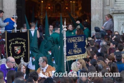 Procesión de la Real e Ilustre Confeccionista y Universitaria Hermandad de Nazarenos de Nuestro Padre Jesús de la Oración en el Huerto y