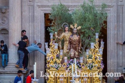 Procesión de la Real e Ilustre Confeccionista y Universitaria Hermandad de Nazarenos de Nuestro Padre Jesús de la Oración en el Huerto y