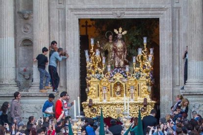 Procesión de la Real e Ilustre Confeccionista y Universitaria Hermandad de Nazarenos de Nuestro Padre Jesús de la Oración en el Huerto y