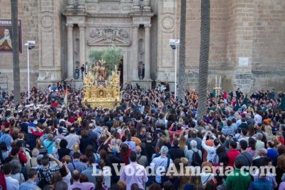Procesión de la Real e Ilustre Confeccionista y Universitaria Hermandad de Nazarenos de Nuestro Padre Jesús de la Oración en el Huerto y