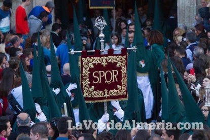 Procesión de la Real e Ilustre Confeccionista y Universitaria Hermandad de Nazarenos de Nuestro Padre Jesús de la Oración en el Huerto y