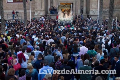 Procesión de la Real e Ilustre Confeccionista y Universitaria Hermandad de Nazarenos de Nuestro Padre Jesús de la Oración en el Huerto y