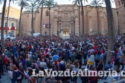 Procesión de la Real e Ilustre Confeccionista y Universitaria Hermandad de Nazarenos de Nuestro Padre Jesús de la Oración en el Huerto y