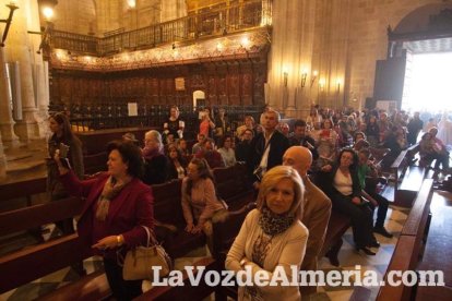 Y al tercer día, resucitó Jesucristo. El Resucitado puso el broche de oro a la Semana Santa 2015. Fotos: Fran Muñoz