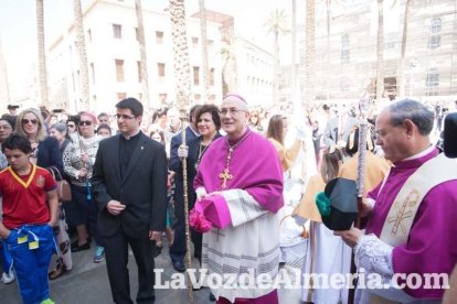 Y al tercer día, resucitó Jesucristo. El Resucitado puso el broche de oro a la Semana Santa 2015. Fotos: Fran Muñoz