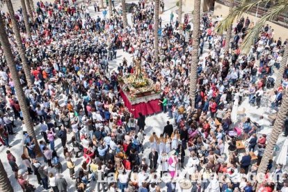Y al tercer día, resucitó Jesucristo. El Resucitado puso el broche de oro a la Semana Santa 2015. Fotos: Fran Muñoz