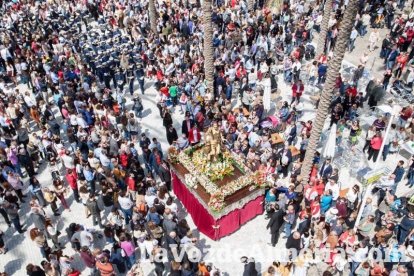 Y al tercer día, resucitó Jesucristo. El Resucitado puso el broche de oro a la Semana Santa 2015. Fotos: Fran Muñoz