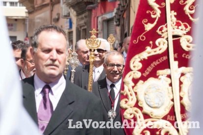 Y al tercer día, resucitó Jesucristo. El Resucitado puso el broche de oro a la Semana Santa 2015. Fotos: Fran Muñoz