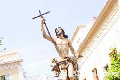 Y al tercer día, resucitó Jesucristo. El Resucitado puso el broche de oro a la Semana Santa 2015. Fotos: Fran Muñoz