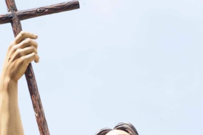 Y al tercer día, resucitó Jesucristo. El Resucitado puso el broche de oro a la Semana Santa 2015. Fotos: Fran Muñoz