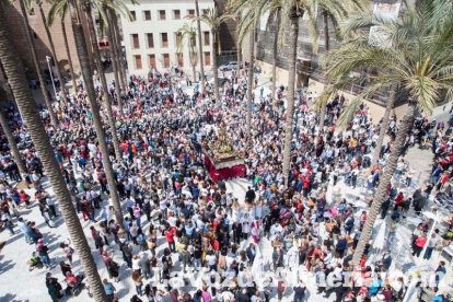 Y al tercer día, resucitó Jesucristo. El Resucitado puso el broche de oro a la Semana Santa 2015. Fotos: Fran Muñoz