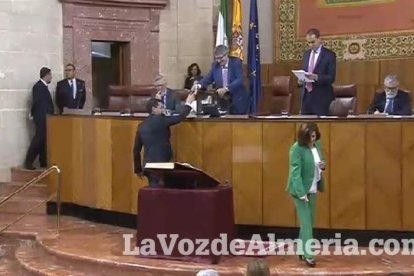 El Parlamento andaluz se constituye sin acuerdo de los cinco partidos.