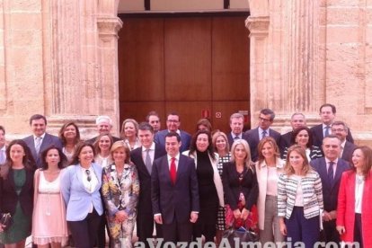 El Parlamento andaluz se constituye sin acuerdo de los cinco partidos.