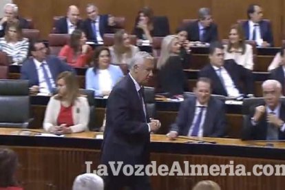 El Parlamento andaluz se constituye sin acuerdo de los cinco partidos.