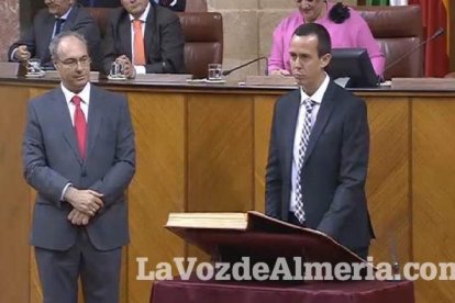 El Parlamento andaluz se constituye sin acuerdo de los cinco partidos.