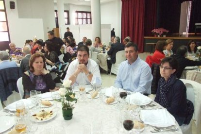 El Salón Social alhameño ha acogido el acto, con presencia de destacadas personalidades