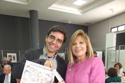 El Salón Social alhameño ha acogido el acto, con presencia de destacadas personalidades