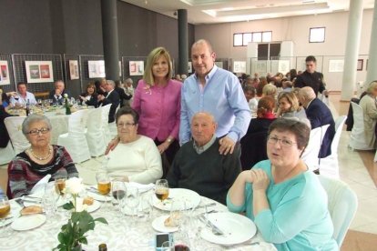 El Salón Social alhameño ha acogido el acto, con presencia de destacadas personalidades